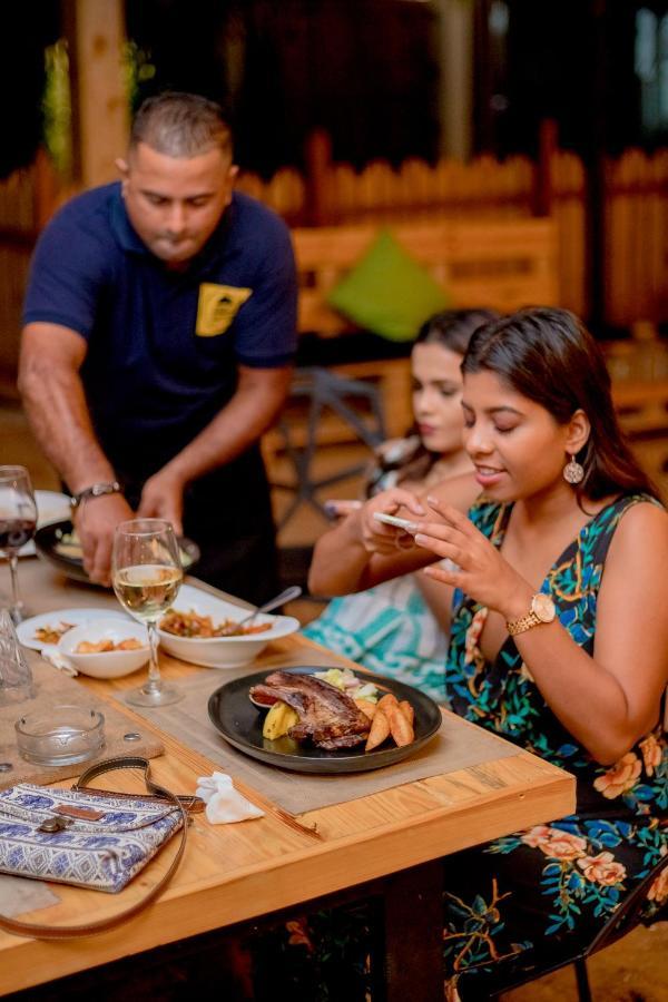 Tuk Tuk Boutique Hotel Negombo Eksteriør bilde